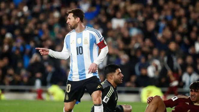 梅西领衔球队成功卫冕欧洲联赛的简单介绍 梅西领衔球队成功卫冕欧洲联赛的简单介绍