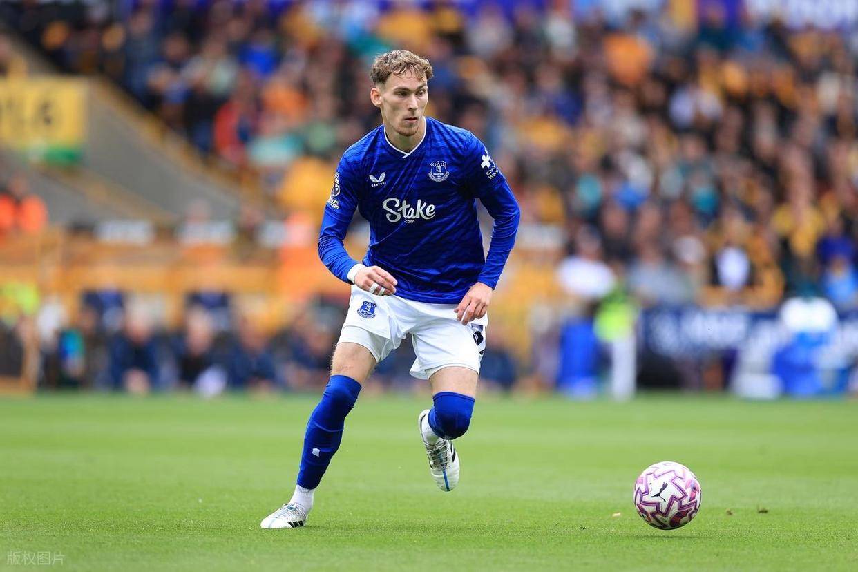 关于艾弗顿主场大胜维拉,领先优势继续扩大的信息 关于艾弗顿主场大胜维拉,领先优势继续扩大的信息