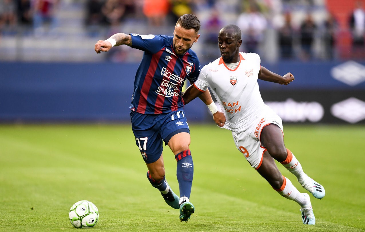 包含卡昂主场战平勒阿弗尔,主场保持不败的词条 包含卡昂主场战平勒阿弗尔,主场保持不败的词条