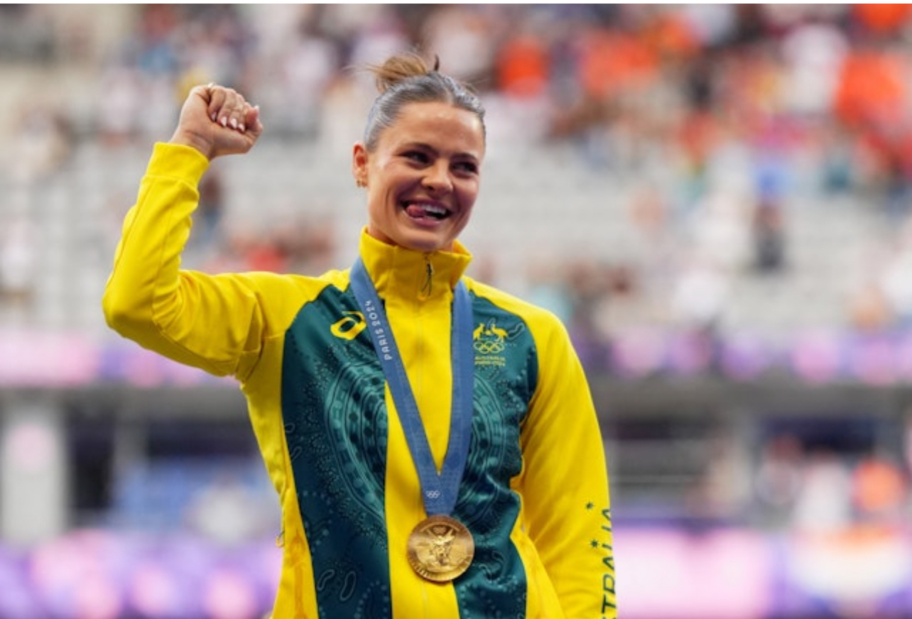 澳大利亚队在帆船比赛中获奖 澳大利亚队在帆船比赛中获奖