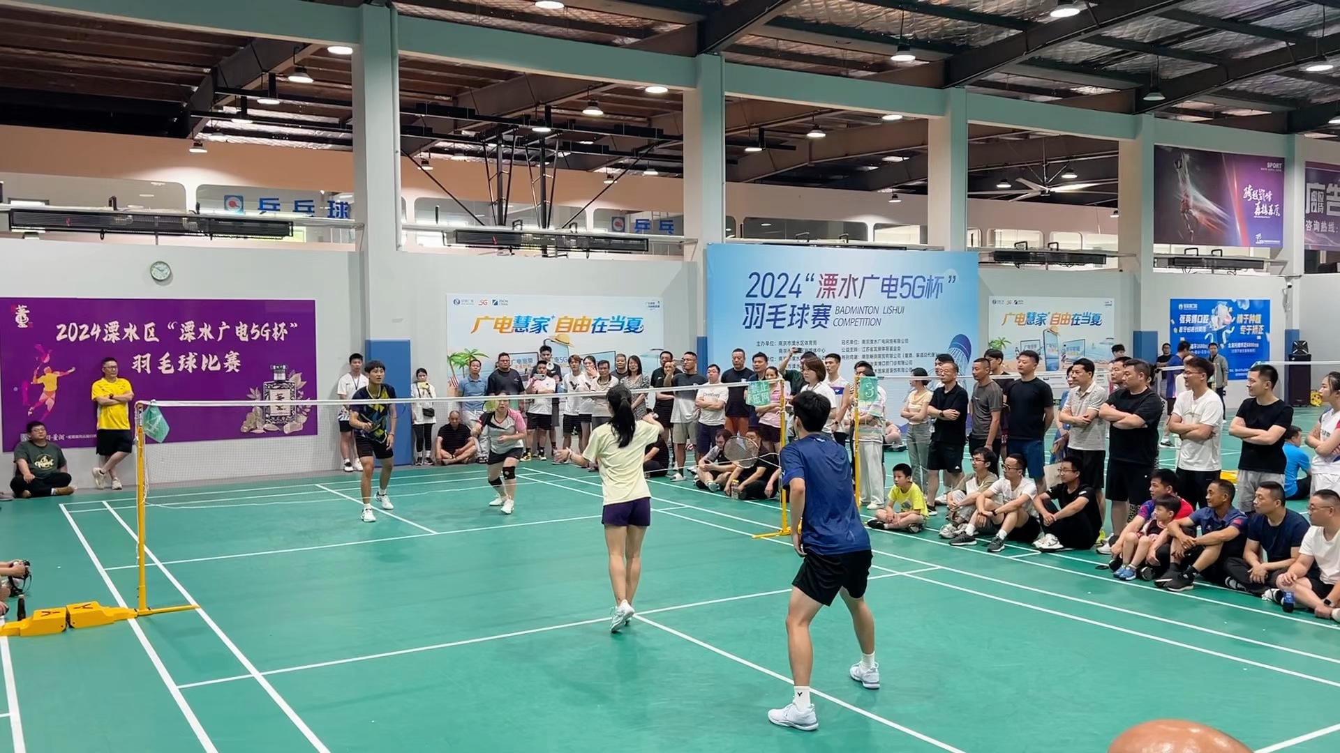 羽毛球双打混合决赛中,实力相当对决 羽毛球双打混合决赛中,实力相当对决