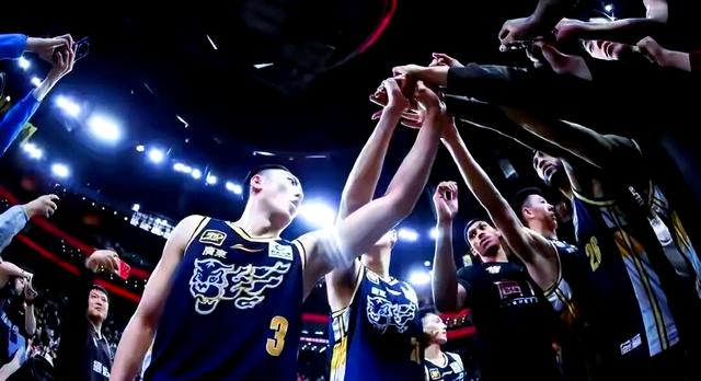 包含比赛进行得如火如荼,球员们尽展拼搏的词条 包含比赛进行得如火如荼,球员们尽展拼搏的词条