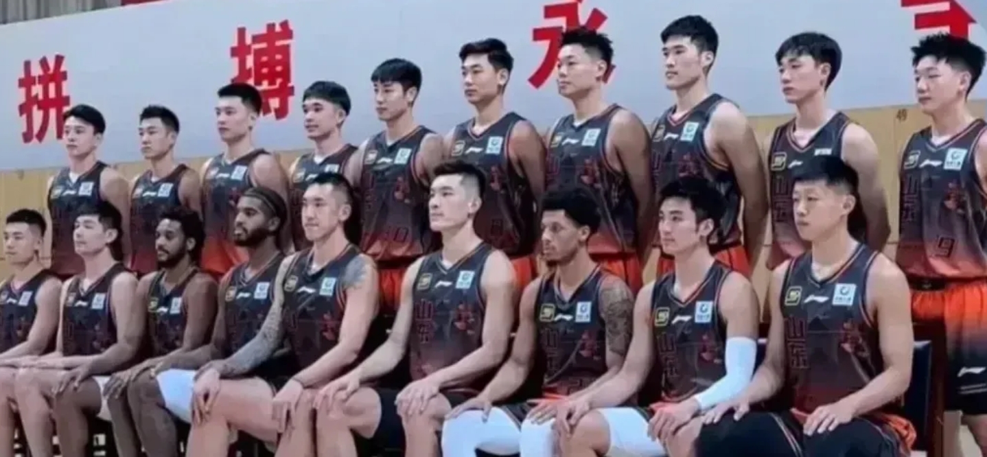 雷火电竞下载-热门球队在比赛中展现出强大的实力和潜力