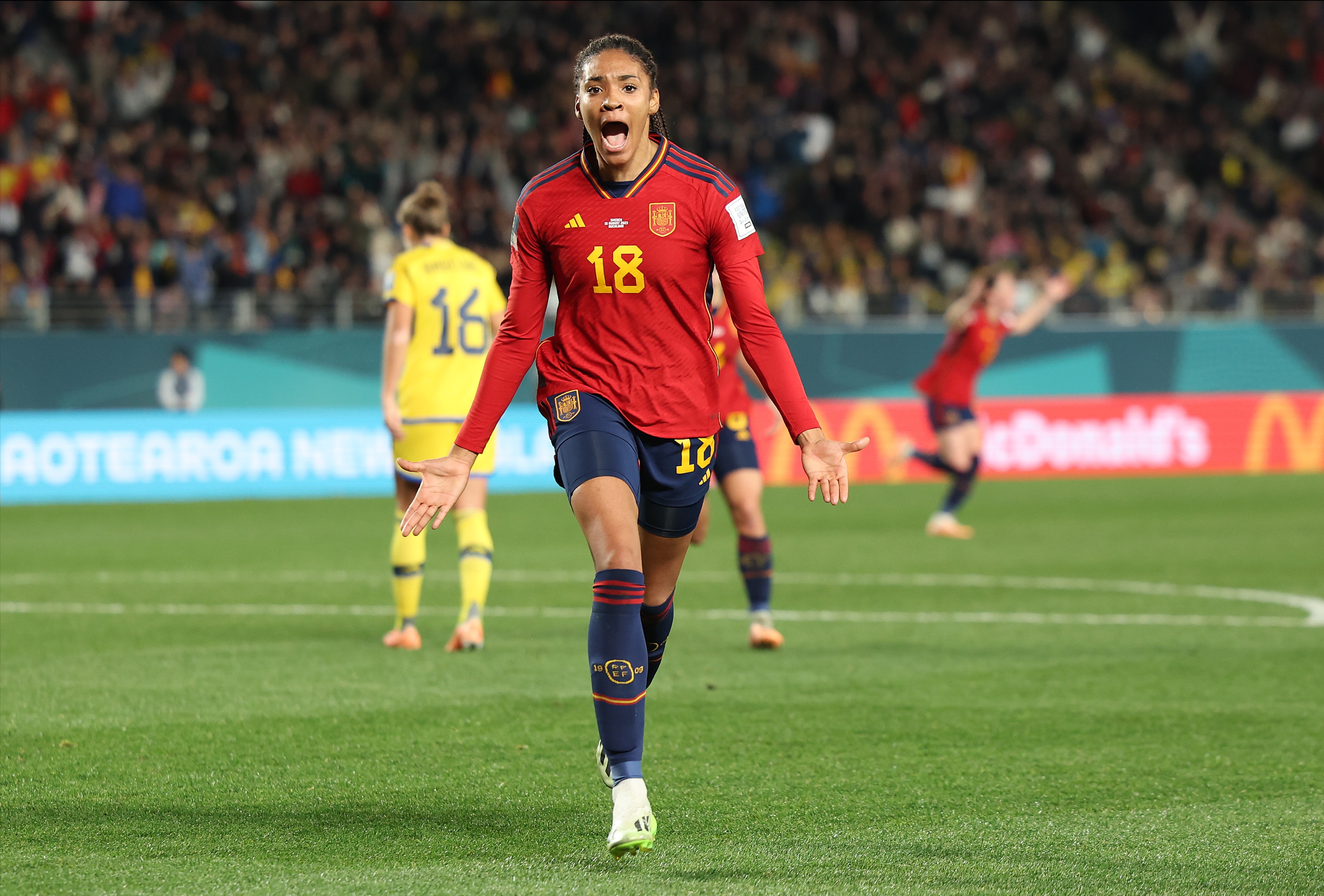 雷火电竞网站-瑞典女足队员赢得友谊赛冠军