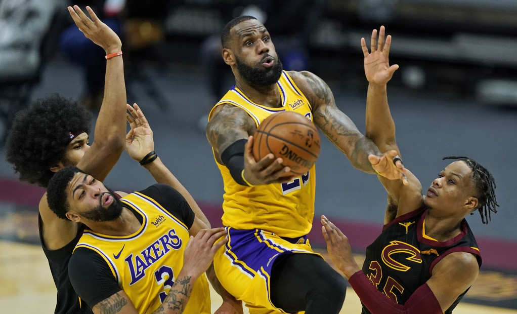 雷火电竞入驻-金州勇士轻取拜仁慕尼黑，保罗·乔治开启传奇时刻顶尖较量淘汰赛，强势挺进下一轮的简单介绍