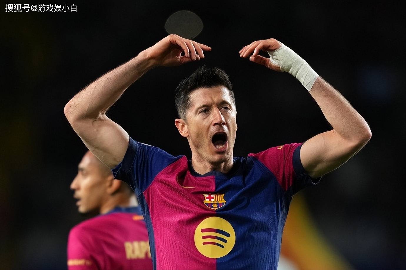 足球场上,一支黑色球队实力强劲,一路获胜的简单介绍 足球场上,一支黑色球队实力强劲,一路获胜的简单介绍