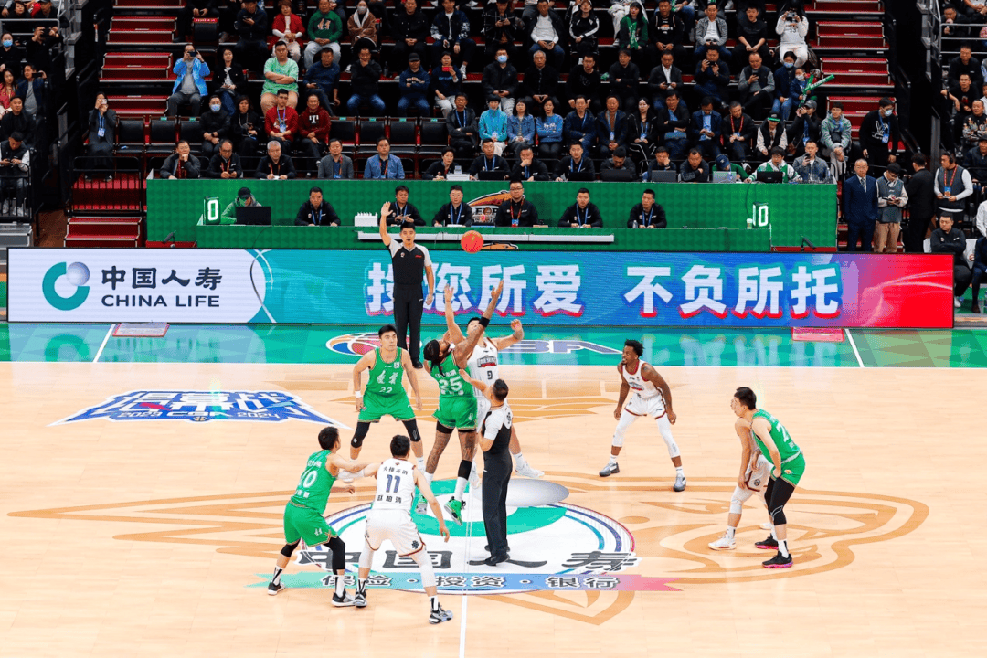 中国篮球迎来冬日暖阳,CBA赛场闪耀 中国篮球迎来冬日暖阳,CBA赛场闪耀