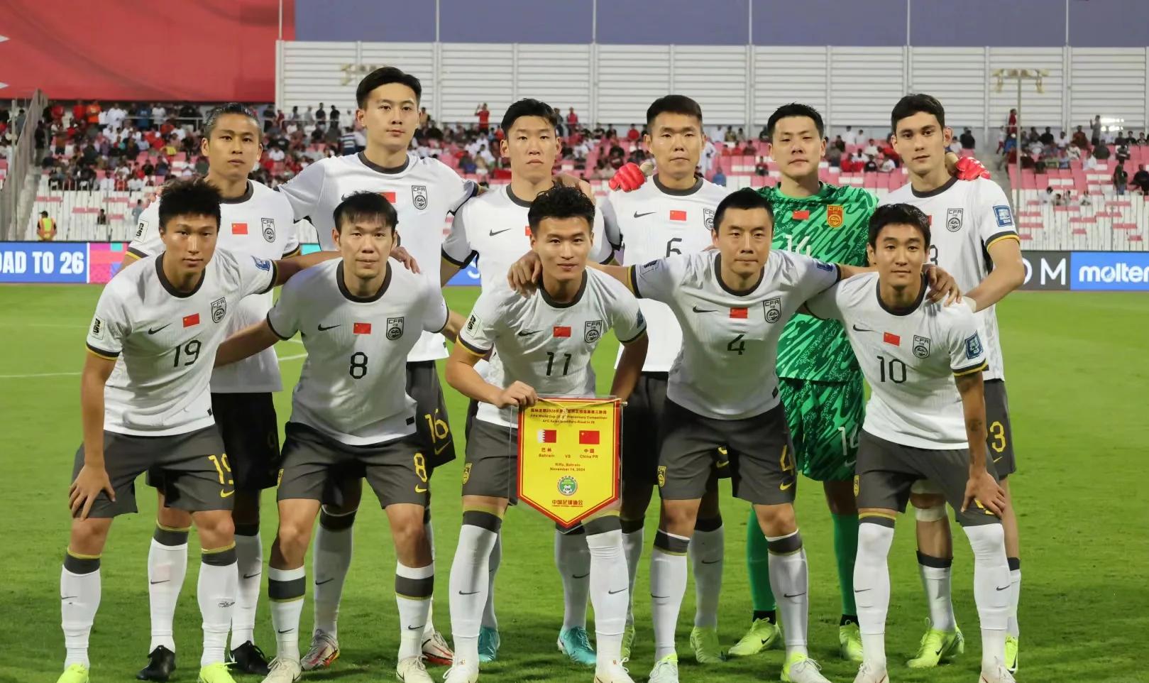 球员们在比赛中展现出团结和拼搏的精神 球员们在比赛中展现出团结和拼搏的精神