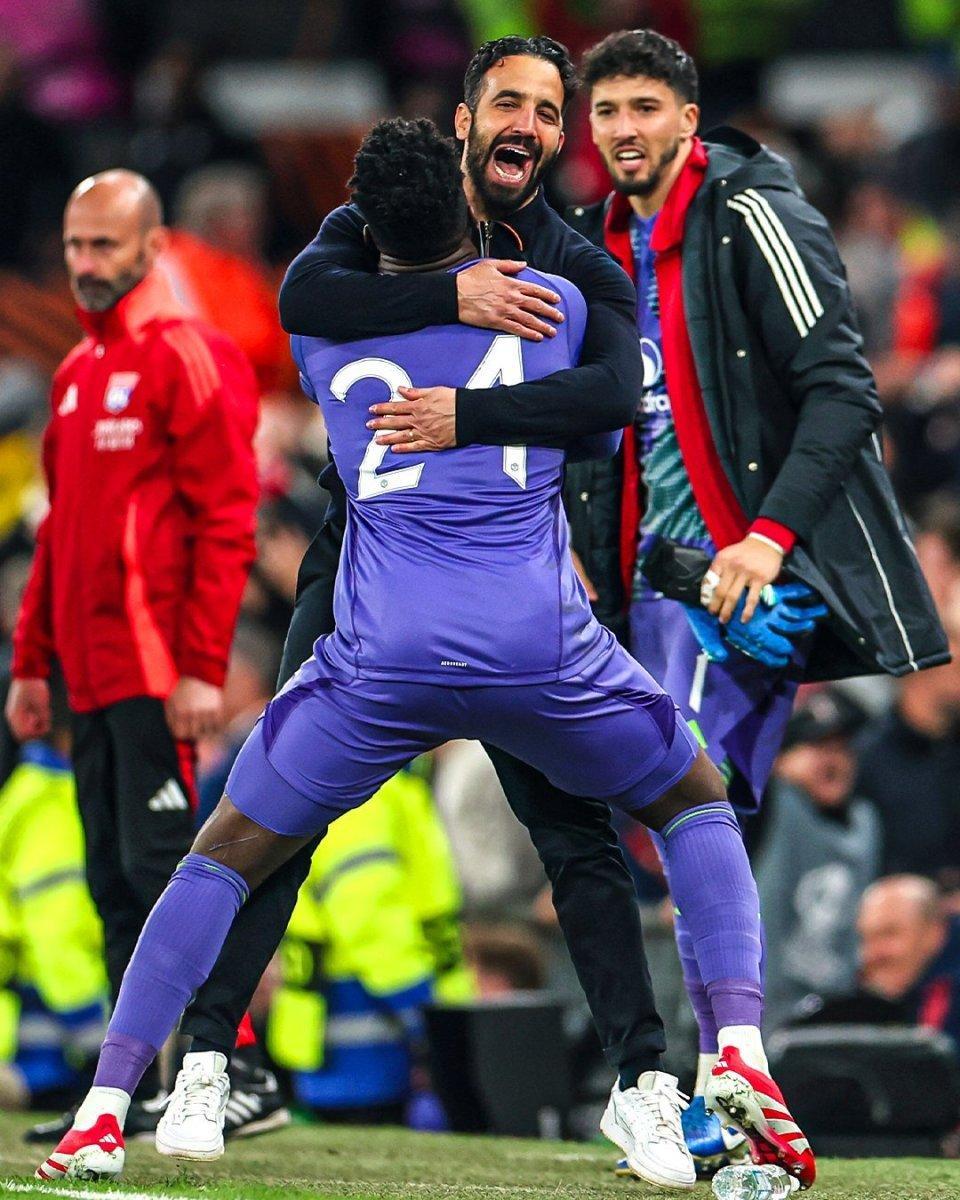 雷火电竞入驻-包含亚特兰大力挫曼联，创造欧冠历史的词条