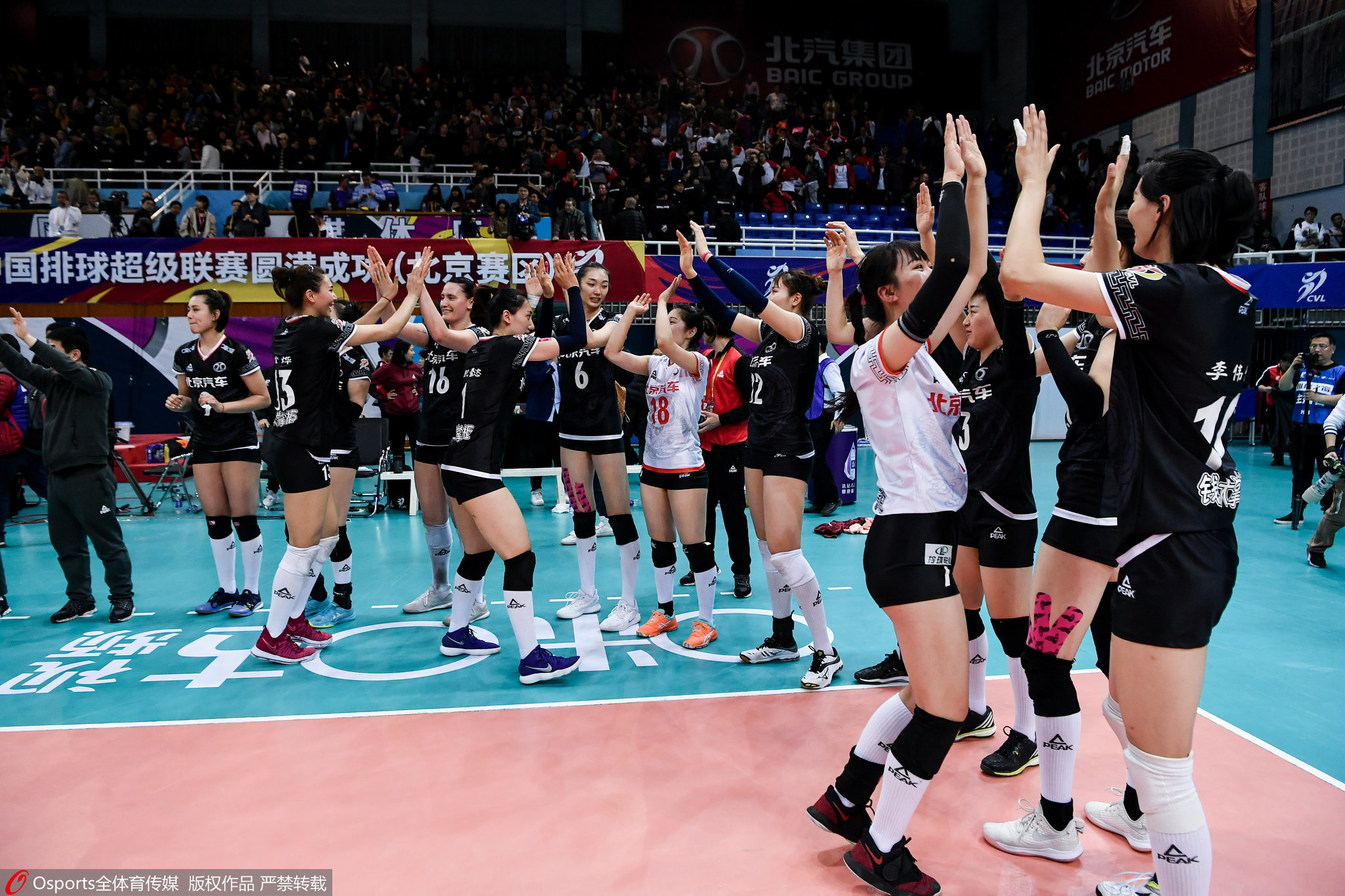 关于瑞士女排队员勇夺冠军,笑逐颜开的信息 关于瑞士女排队员勇夺冠军,笑逐颜开的信息