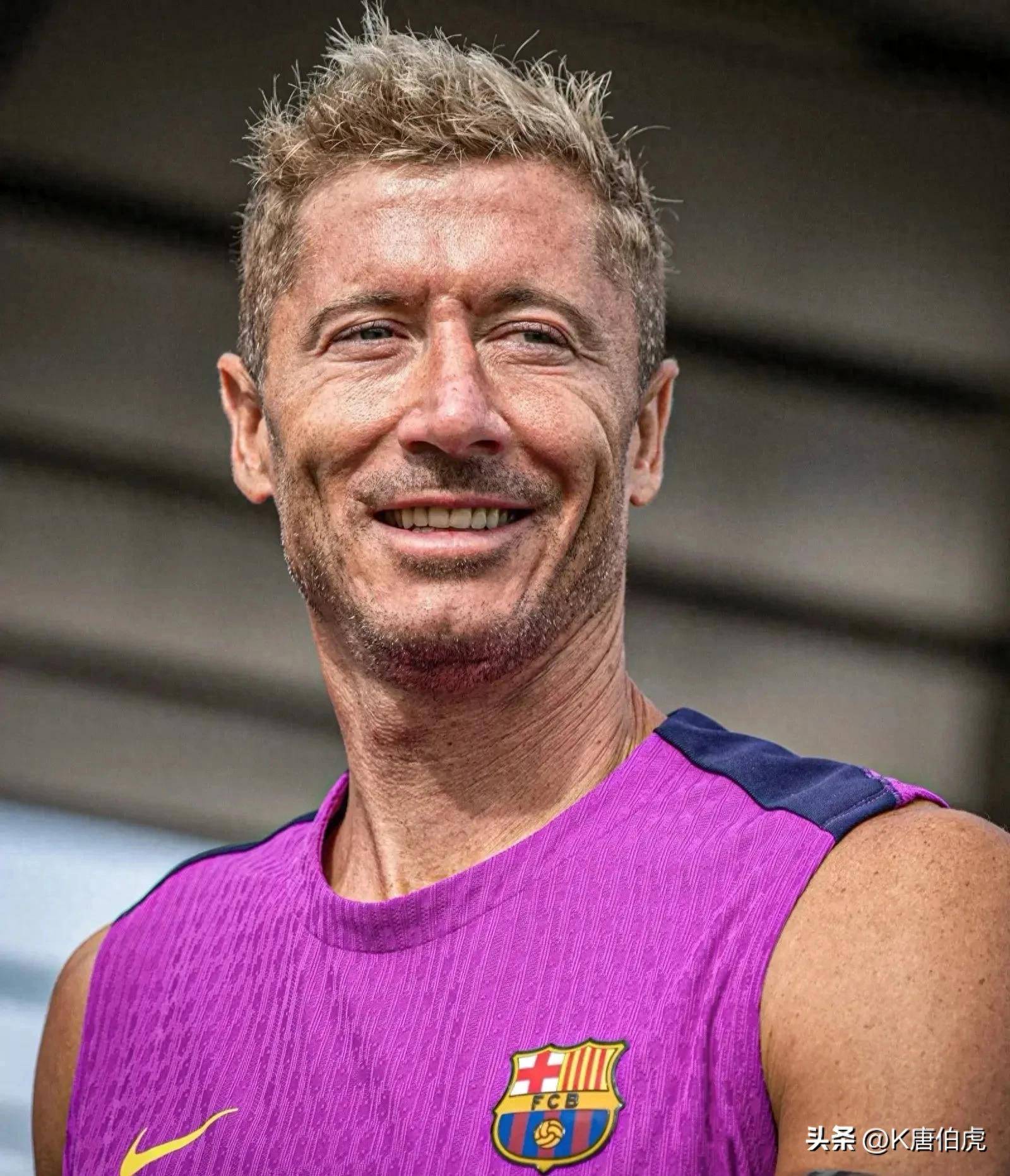 日本羽毛球队横扫法国男篮，莱万打破历史纪录顶尖较量四强赛，让粉丝疯狂欢呼的简单介绍