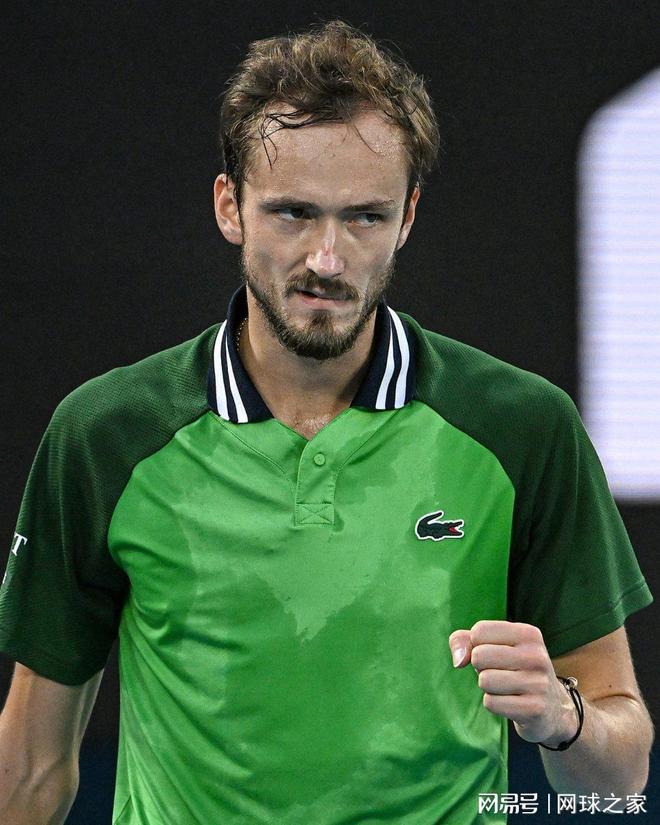 ATP总决赛翻盘联合杯，梅德韦杰夫惊艳四座