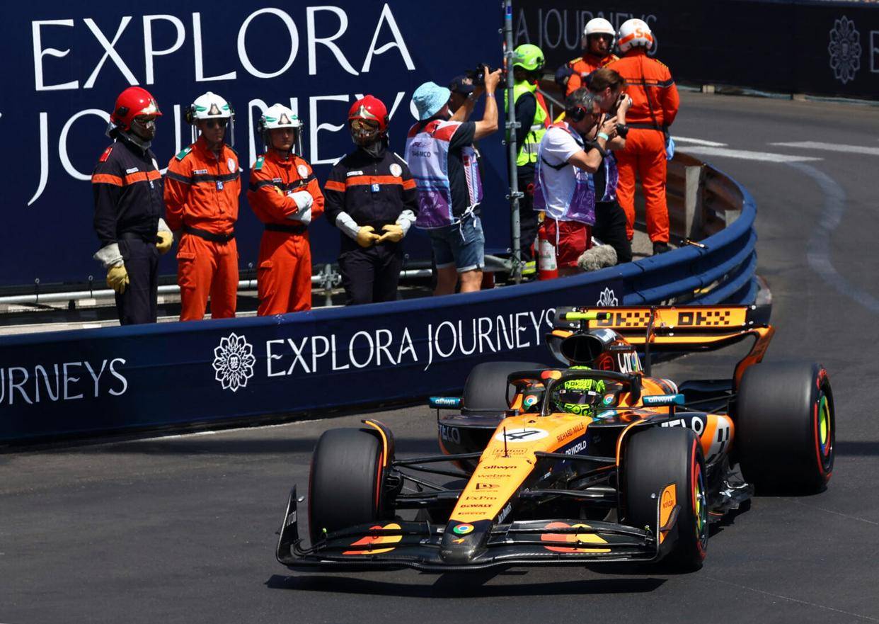 红牛车队横扫迈凯伦，塞恩斯点燃赛场的简单介绍