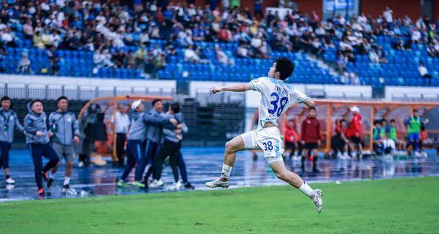 河北银行铁甲勇士士气高昂，客场挑战大连足球队