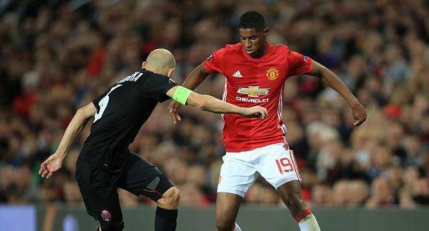 夏尔勒罗亚队在法国足球场上崭露头角