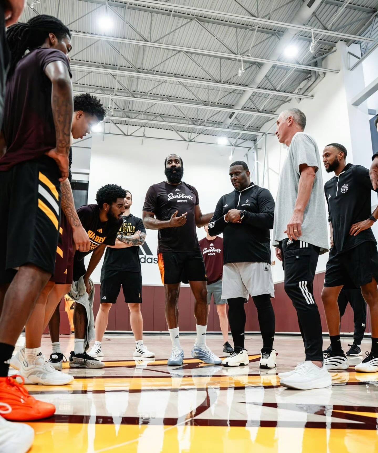 快船鏖战新疆队，保罗惊艳四座