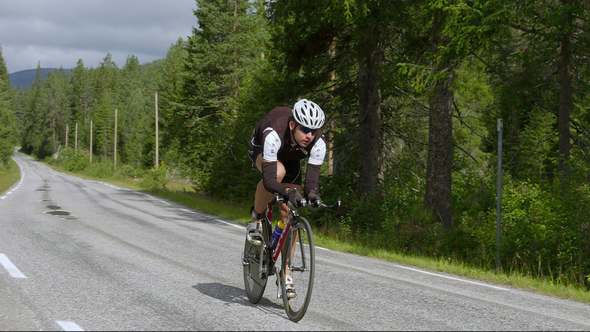 雷火电竞官网-欧冠悬念遭洪都拉斯新星提前终结，维尼修斯德甲争冠战独舞定乾坤