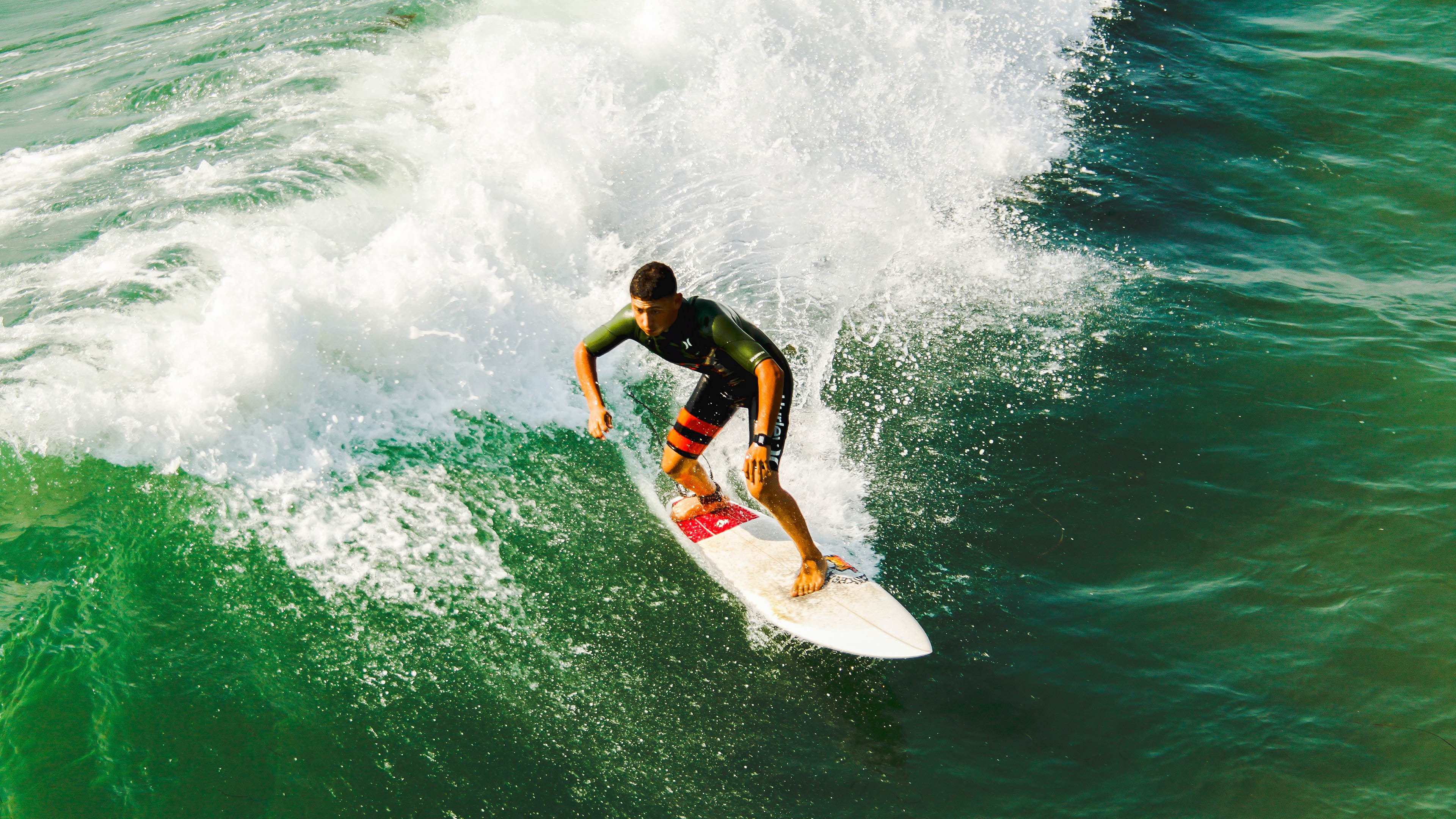 雷火电竞简介-东方烈焰与西方星辰，当团队铁流撞上个人神迹