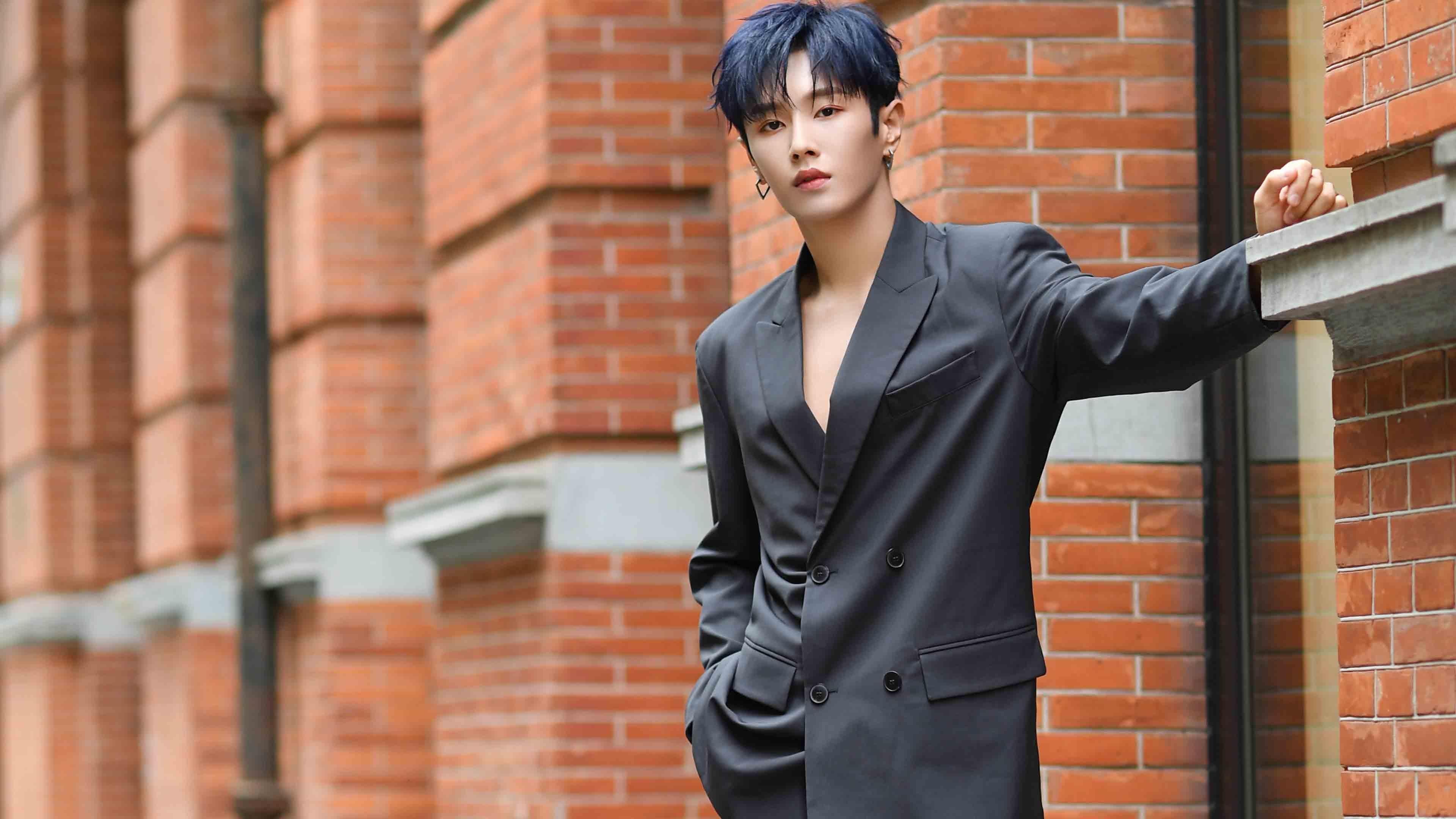 瑞士巅峰对决，格纳布里生死战接管，拜仁力克巴萨晋级