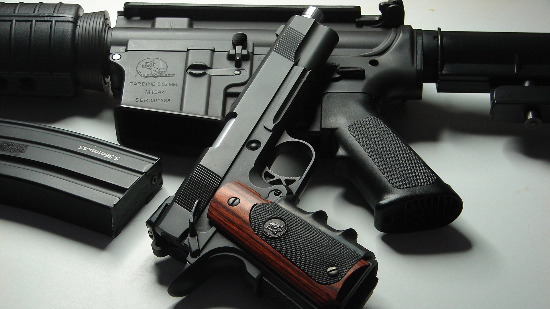 从伊比利亚的星球碰撞，到地中海的精密手术，足球的两种史诗