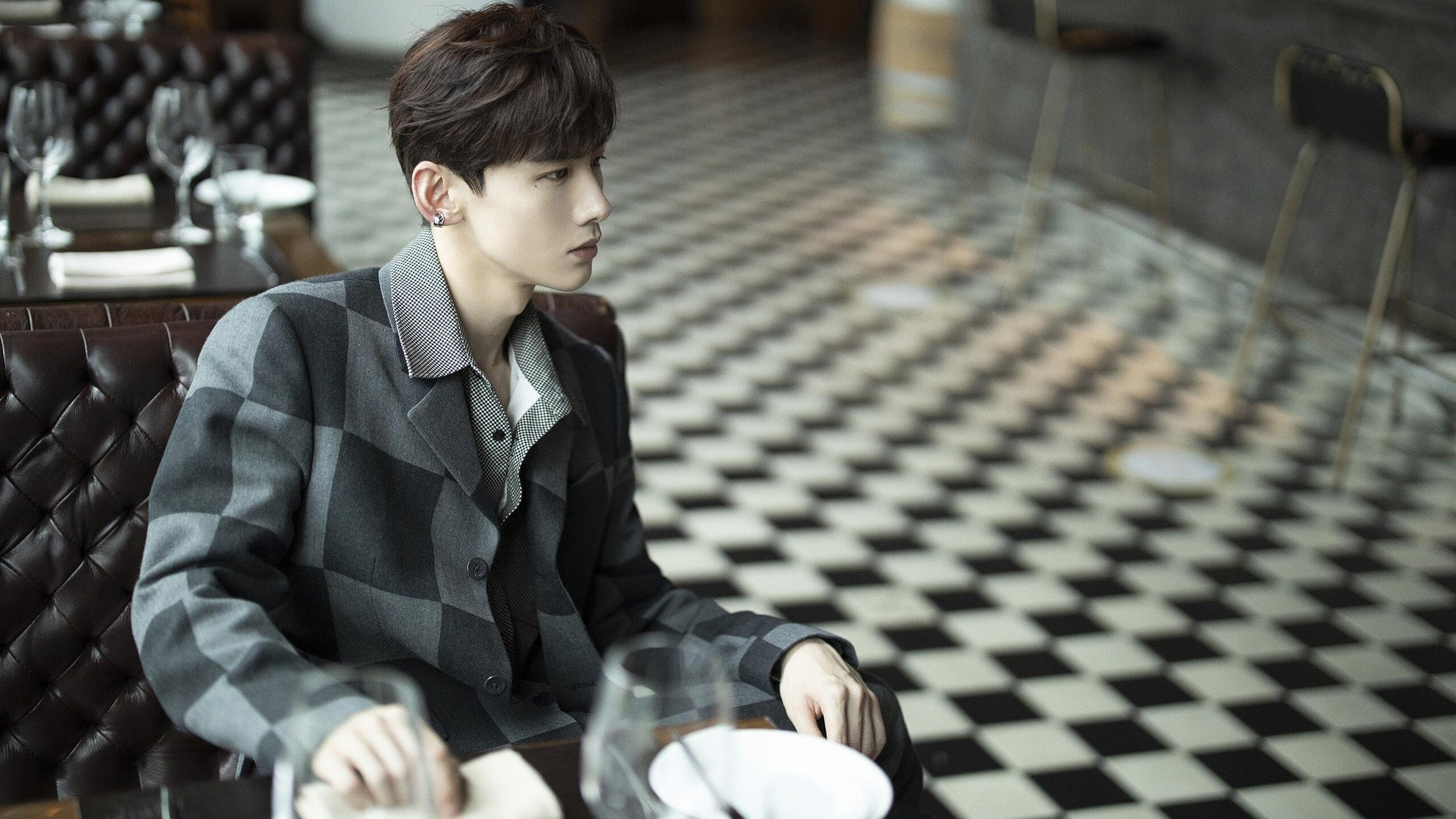 雷火电竞app-平行时空的对决，雄鹿火力压制雷霆，小贾伦·杰克逊在西决生死战接管比赛