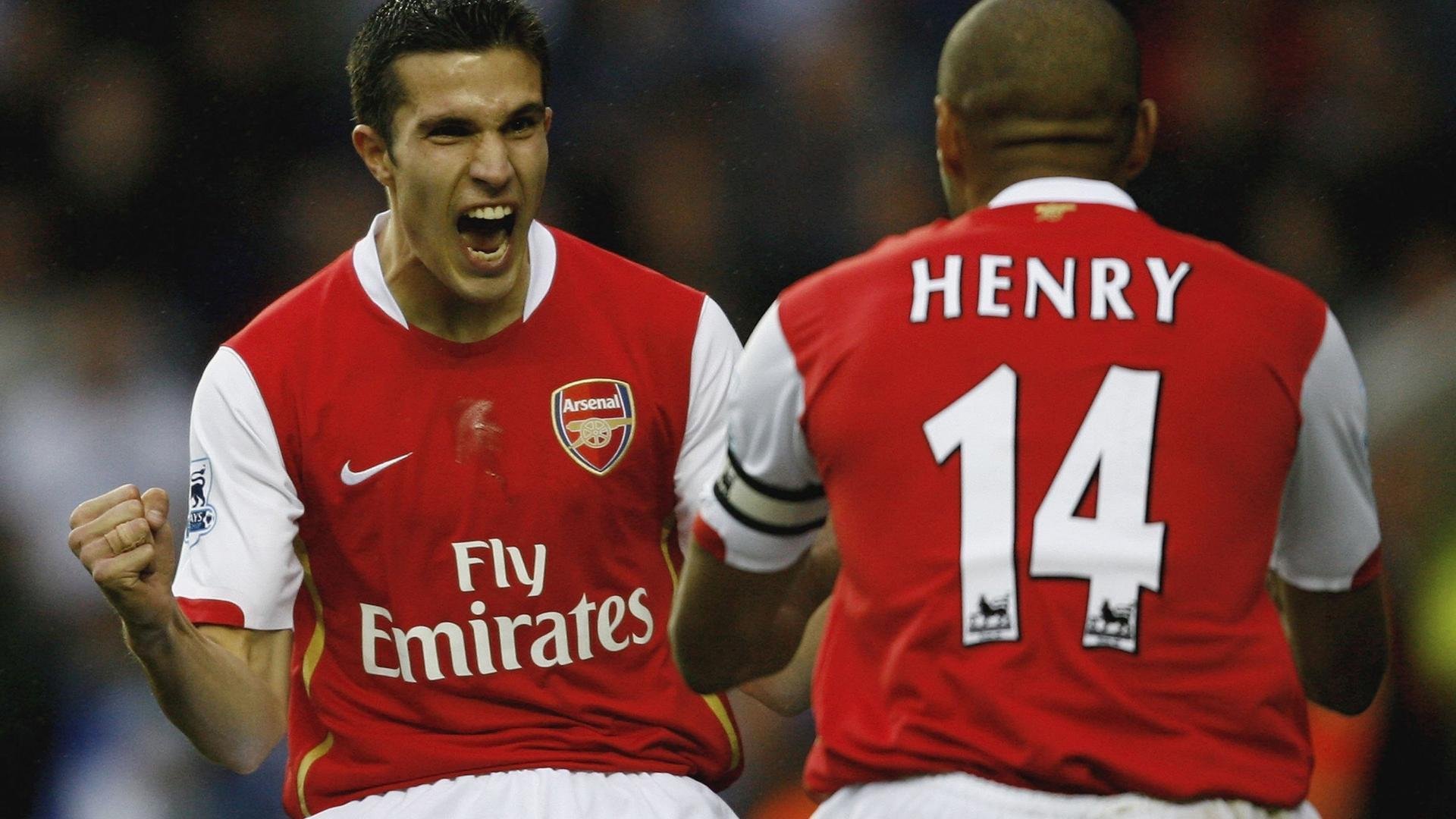 当库尔图瓦站在秘鲁球门前,一场点燃时空的足球幻梦